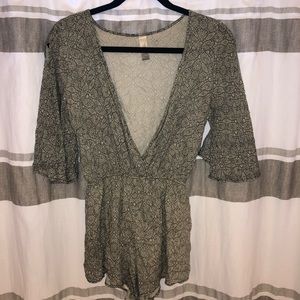 Mahina - Black and White Patterned Romper